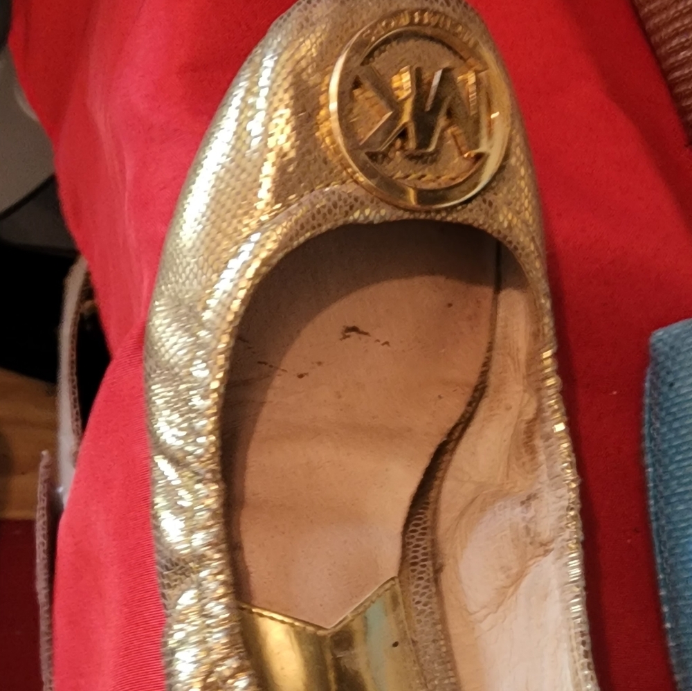 Shoes - Picture 2 of 4